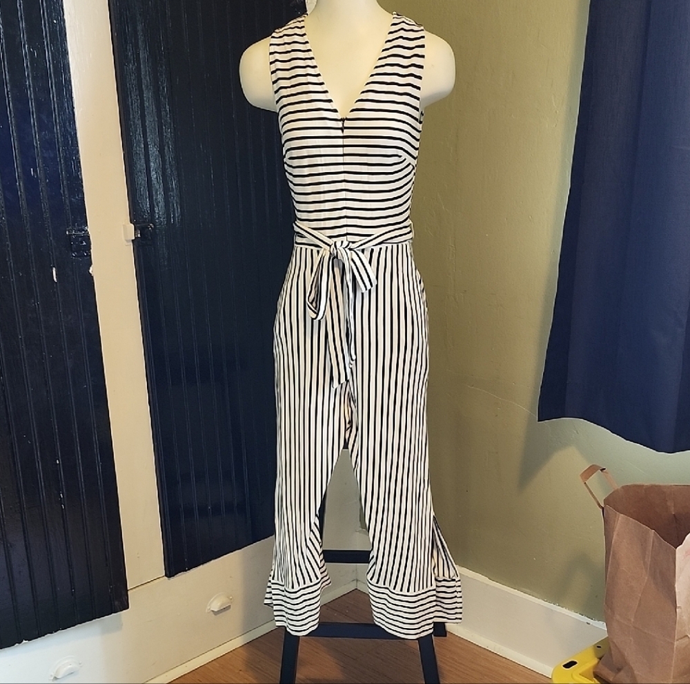 Black and White Sleeveless Pantsuit  with Tie Front and Pockets